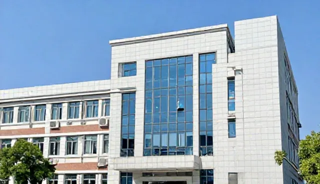 服务器配置选型：自建与托管两种方式的比较